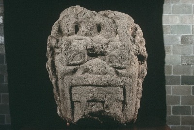 MONUMENTO 2, CABEZA