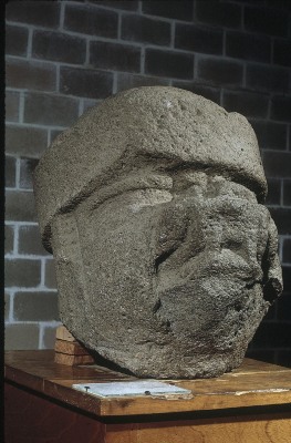 MONUMENTO 5, CABEZA COLOSAL