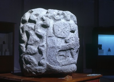 MONUMENTO 1, CABEZA