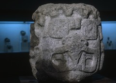 MONUMENTO 1, CABEZA