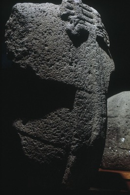 MONUMENTO 6, TORSO