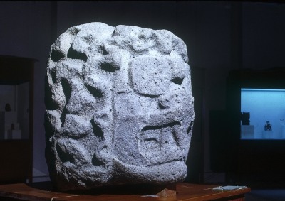 MONUMENTO 1, CABEZA