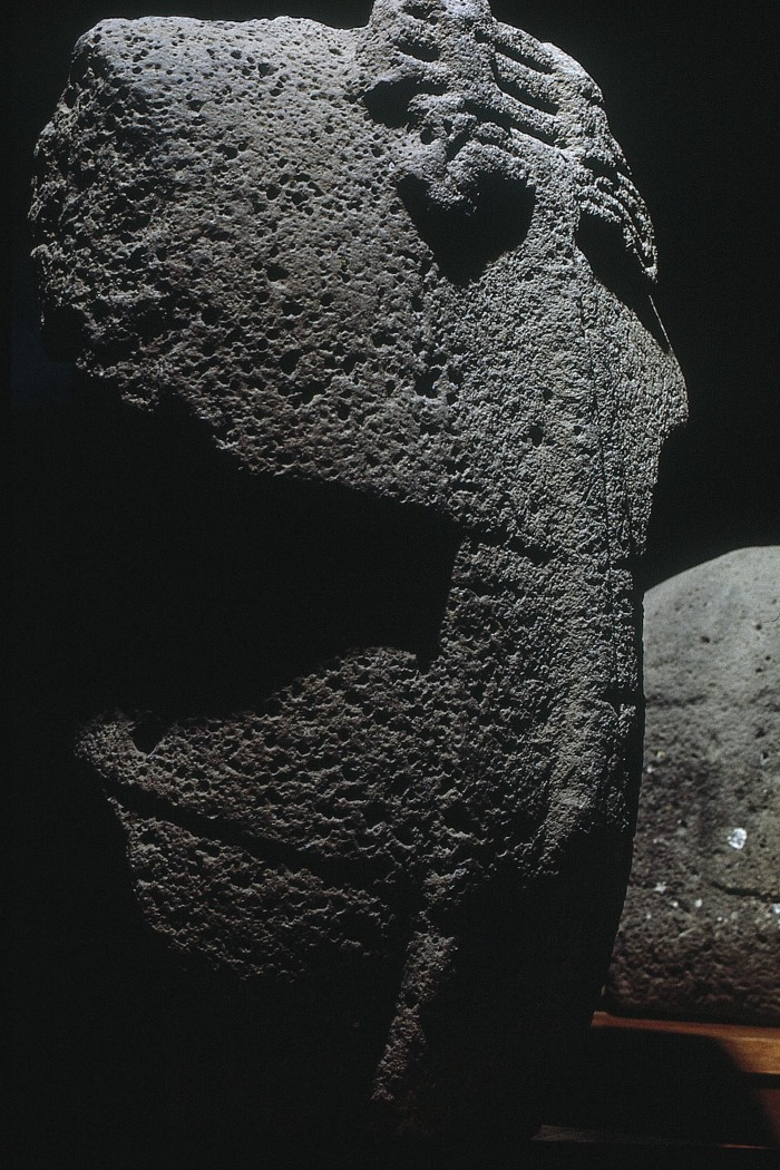 MONUMENTO 6, TORSO