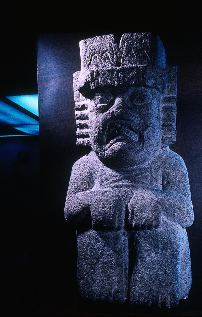 MONUMENTO 52, FIGURA HUMANO-FELINA SEDENTE