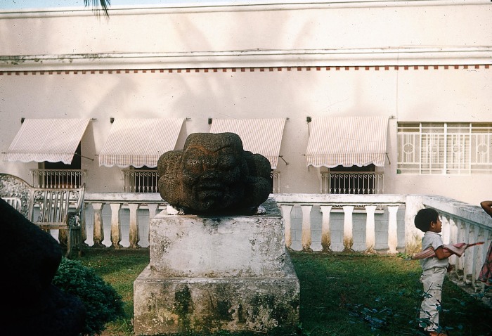 MONUMENTO F, ESPIGA ANTROPOMORFA