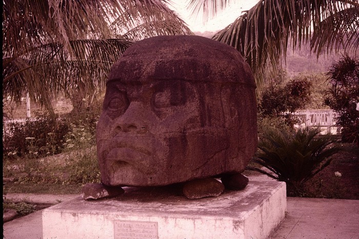 MONUMENTO Q, CABEZA