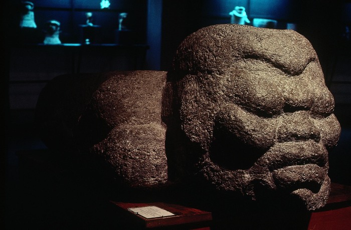MONUMENTO F, ESPIGA ANTROPOMORFA