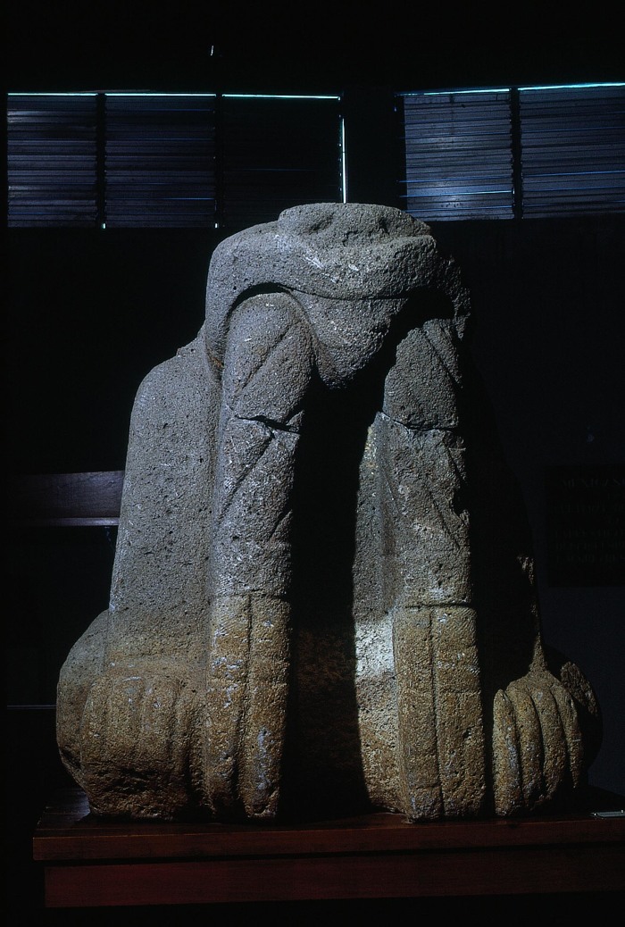 MONUMENTO 1, ANIMAL SEDENTE