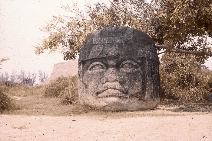 MONUMENTO 1, CABEZA