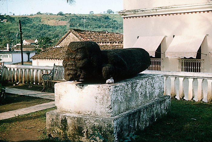 MONUMENTO F, ESPIGA ANTROPOMORFA