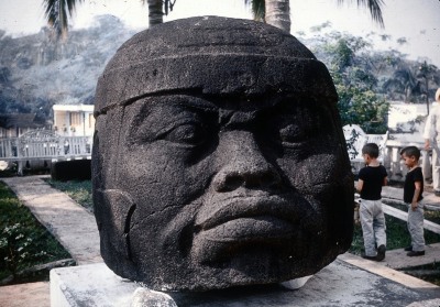 MONUMENTO Q, CABEZA