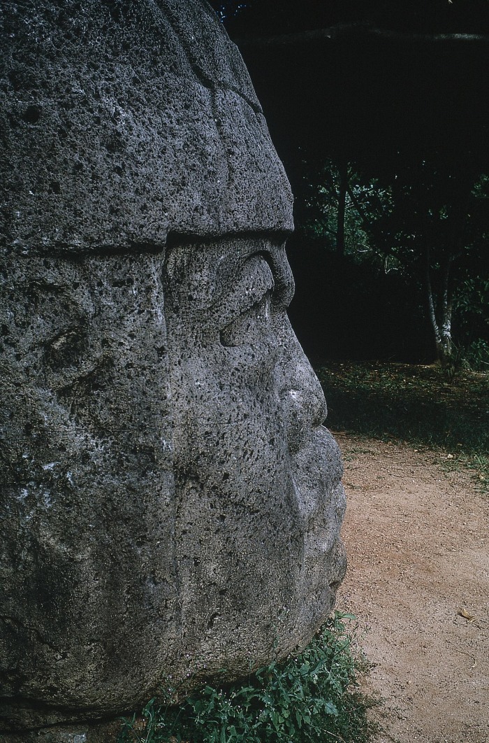 MONUMENTO 1, CABEZA