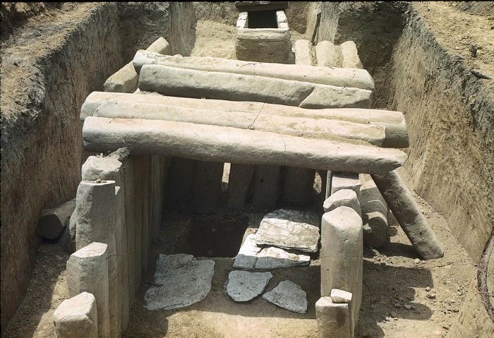 TUMBA Y SARCOFAGO