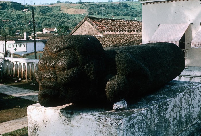 MONUMENTO F, ESPIGA ANTROPOMORFA