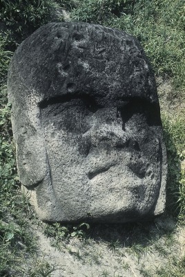 MONUMENTO 3, CABEZA
