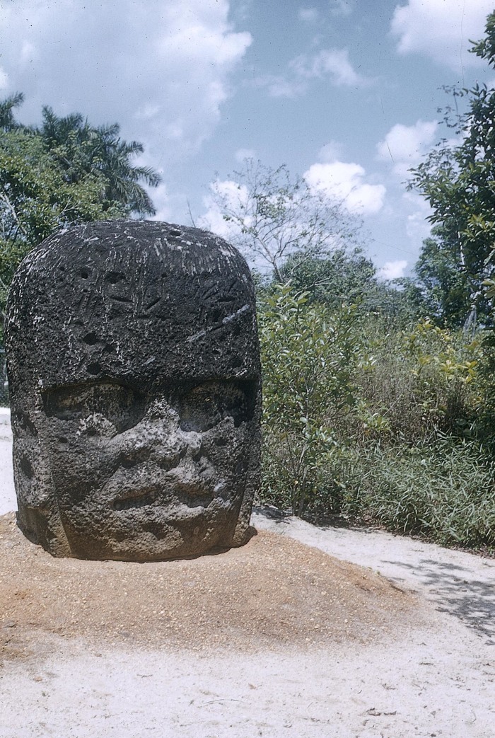 MONUMENTO 3, CABEZA
