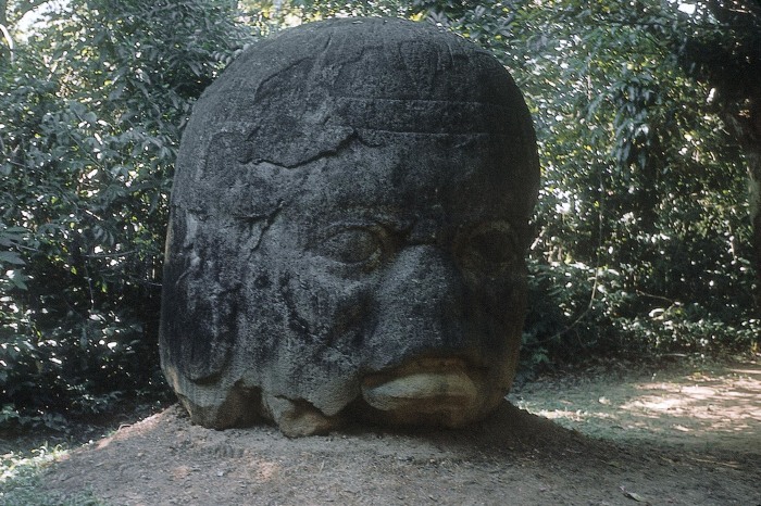 MONUMENTO 4, CABEZA