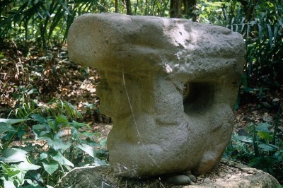 MONUMENTO 59, FIGURA HUMANA-FELINA