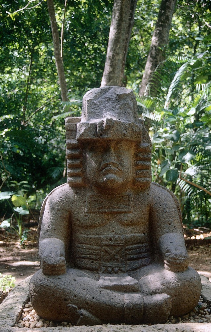 MONUMENTO 77, FIGURA HUMANA SEDENTE