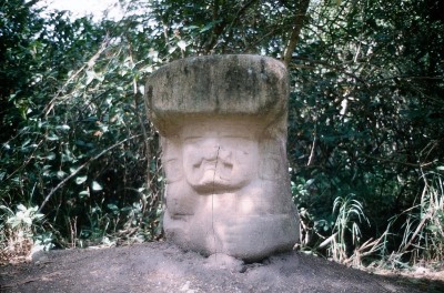 MONUMENTO 59, FIGURA HUMANA-FELINA