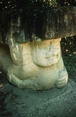 MONUMENTO 59, FIGURA HUMANA-FELINA