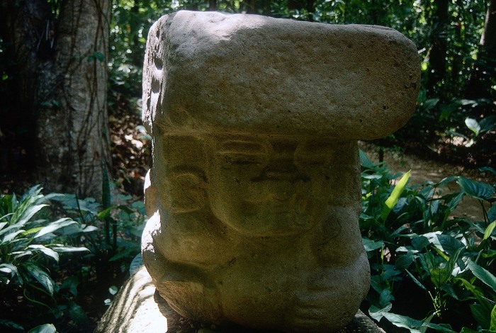 MONUMENTO 59, FIGURA HUMANA-FELINA