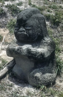 MONUMENTO 5, LA ABUELA