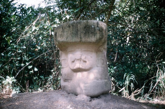 MONUMENTO 59, FIGURA HUMANA-FELINA