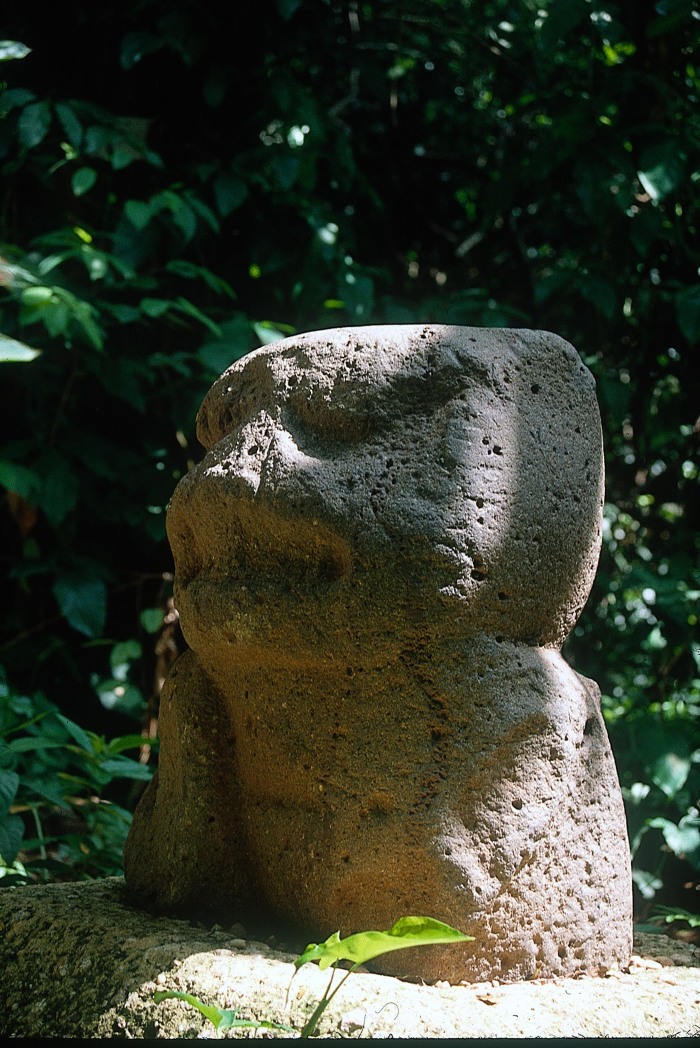 MONUMENTO 60, FIGURA SEDENTE