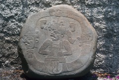PIEDRA CIRCULAR CON RELIEVES