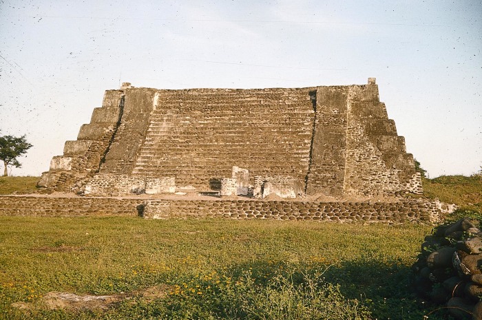 TEMPLO DE LAS CHIMENEAS