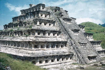PIRAMIDE DE LOS NICHOS