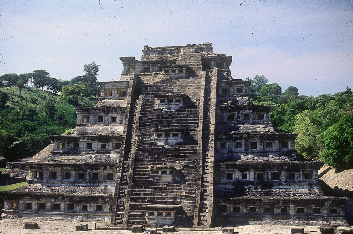 PIRAMIDE DE LOS NICHOS