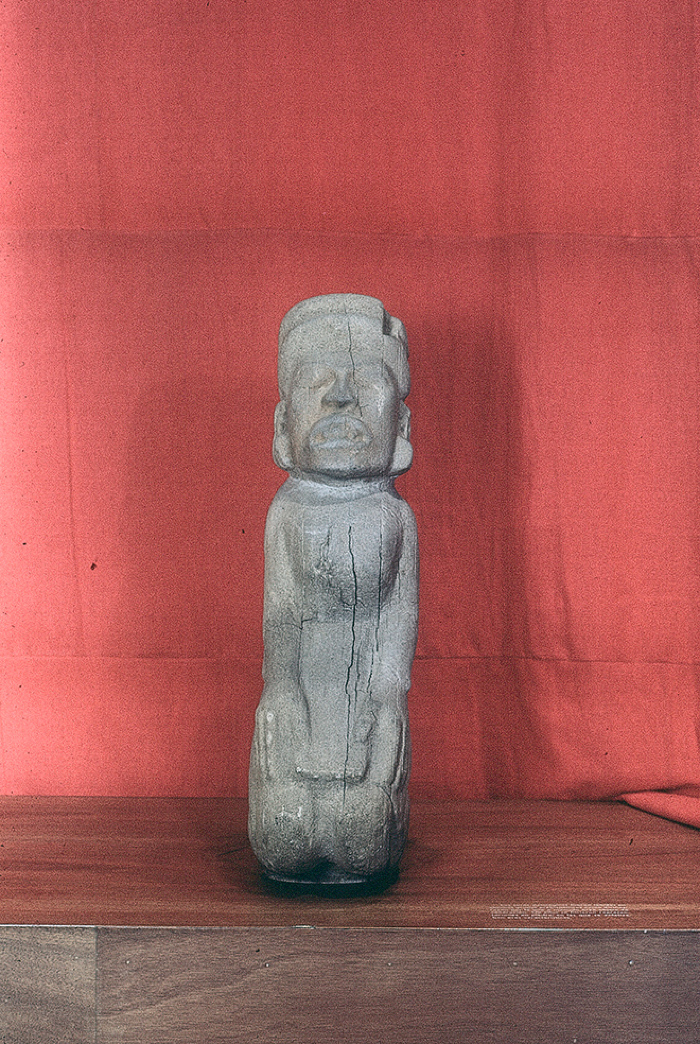 ESCULTURA ANTROPOMORFA MASCULINA