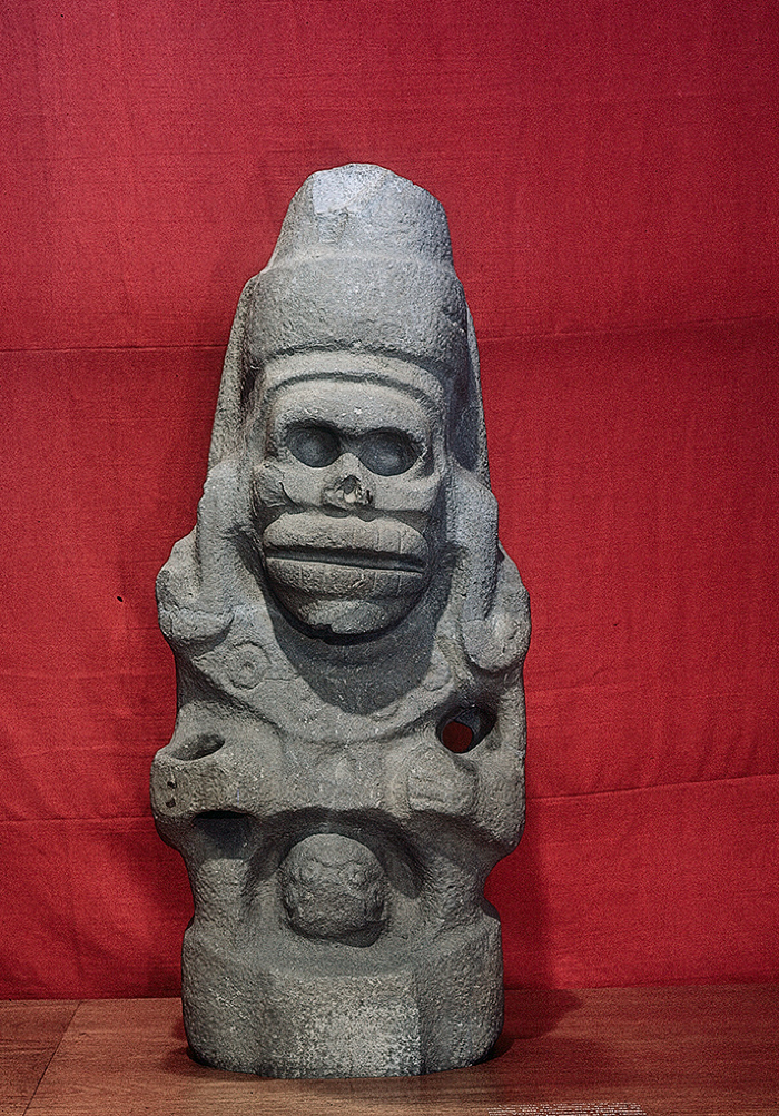 ESCULTURA ANTROPOMORFA MASCULINA