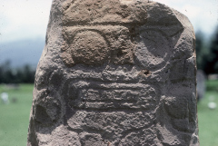 LAPIDA CON RELIEVE