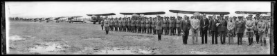 Condecoración del Piloto Aviador Roberto Fierro y el mecánico Arnulfo Cortés en la Semana de la Aviación