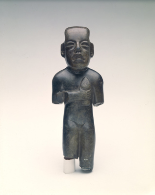 Escultura de personaje antropomorfo