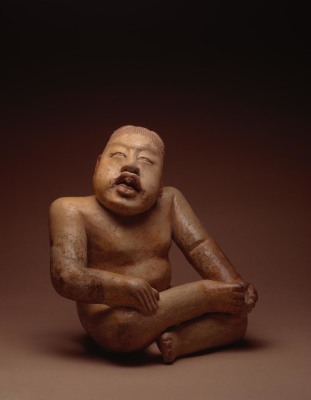 Figura antropomorfa sedente