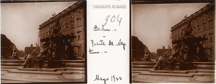 Artemio de Valle Arizpe en la Fuente de Neptuno, Berlín