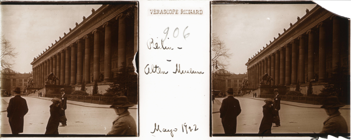 Artemio de Valle Arizpe frente al Museo Antiguo  (Altes Museum) de Berlín