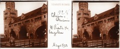 Artemio de Valle Arizpe frente al portal del puente Hohenzollern