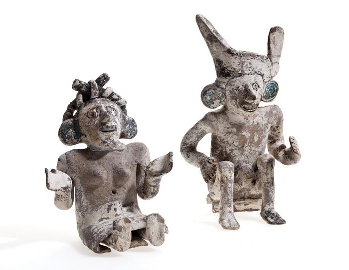 Lote de dos figurillas femenina y masculina estucadas