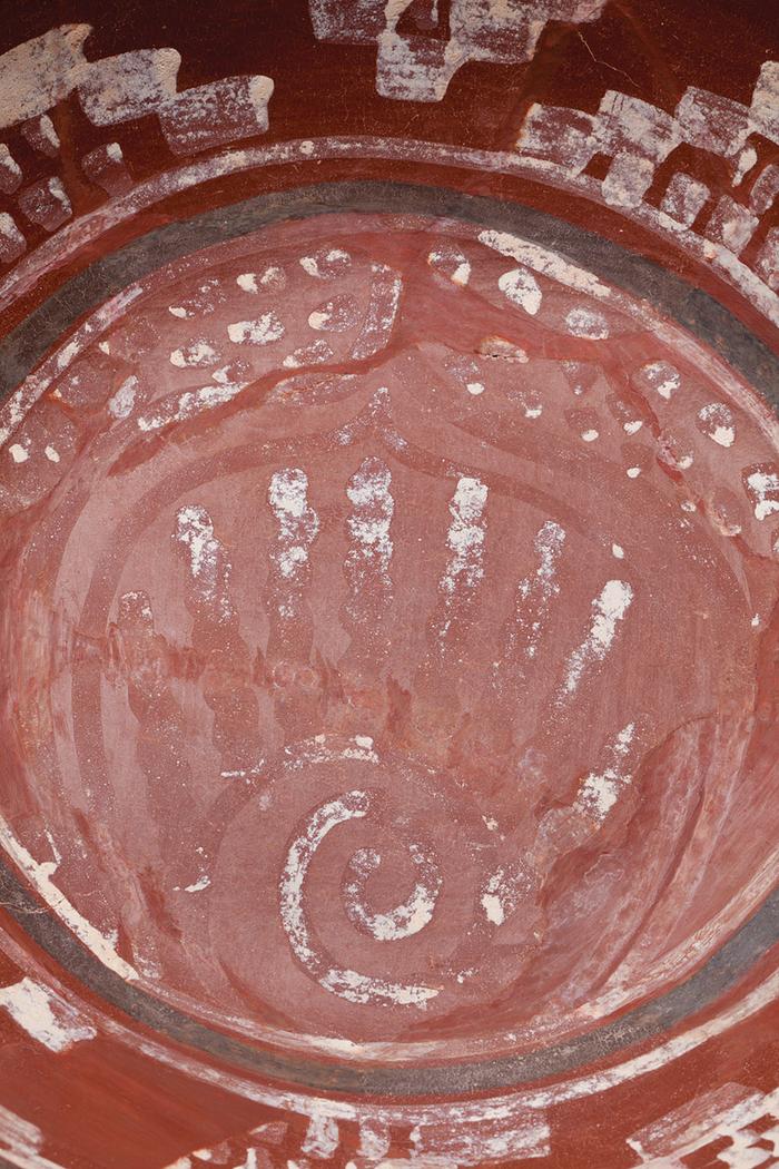 Detalle interior de cajete policromo 
