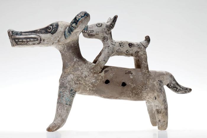 Escultura zoomorfa de tlacuache con cría