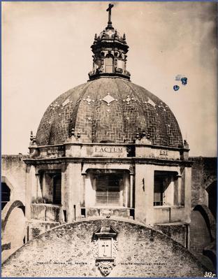 Iglesia de Regina de México. Exterior de cúpula. 