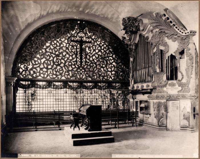 Iglesia de Santa Clara de Querétaro. Coro (reja y órgano antiguo).