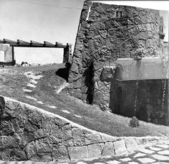 Estructura de piedra volcánica 