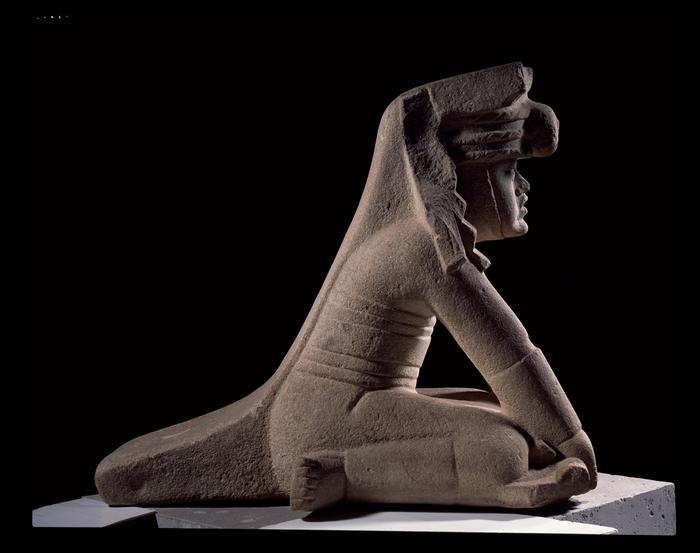 Escultura antropomorfa sedente