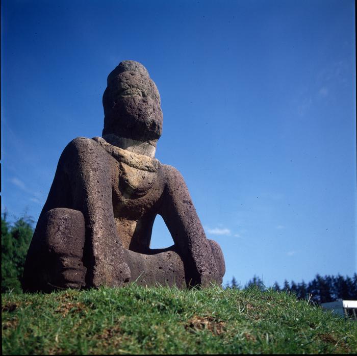 Personaje sedente